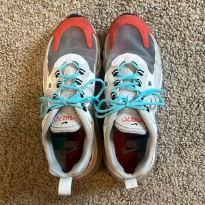 Women’s air max 270s